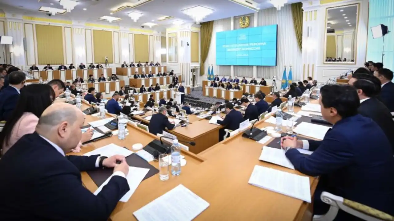 В Казахстане новый транзит власти? Читаем речь президента между строк