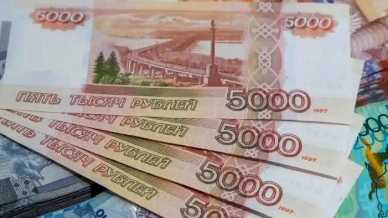 Почему Нуреке хочет перейти с тенге на рубль?