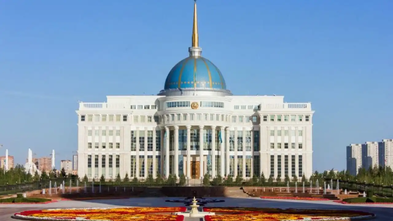 Третий президент Казахстана: каковы запросы общества и властной элиты?