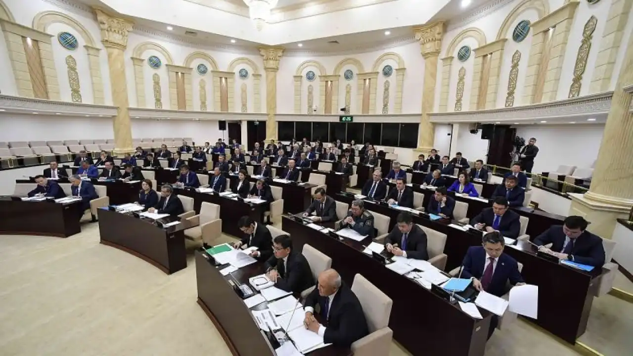 Что стоит за объявленной в Казахстане реформой парламента?