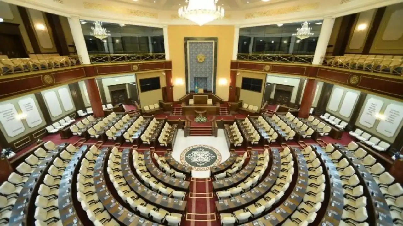 Парламент РК: он становится влиятельным или остается зависимым от АП?