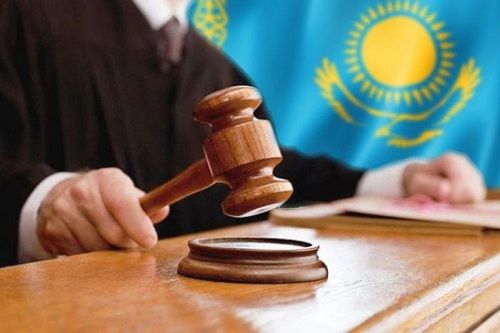 Cудьи под прицелом истории: казахстанцы чествуют служителей Фемиды и требуют реформ