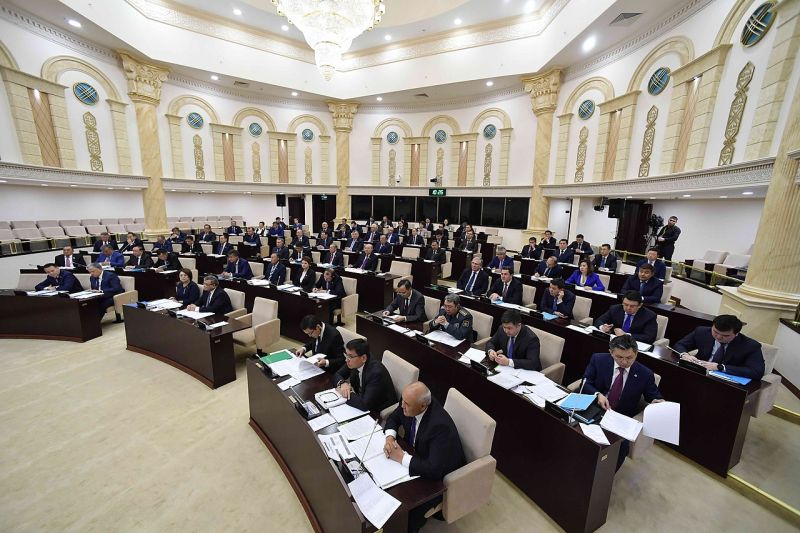 Что стоит за объявленной в Казахстане реформой парламента?