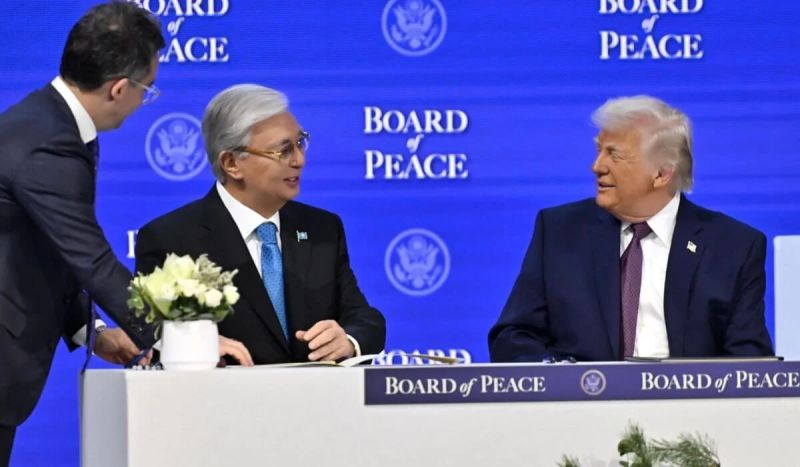 Трамп «Бейбітшілік кеңесін» құрды: Тоқаев кеңес жарғысына қол қойғаны не білдіреді?