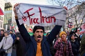 Иран тағы да қайнап жатыр: Хаменей Ресейге қаша ма?